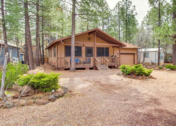 Updated Deck & Fireside Table: Pinetop Holiday home *