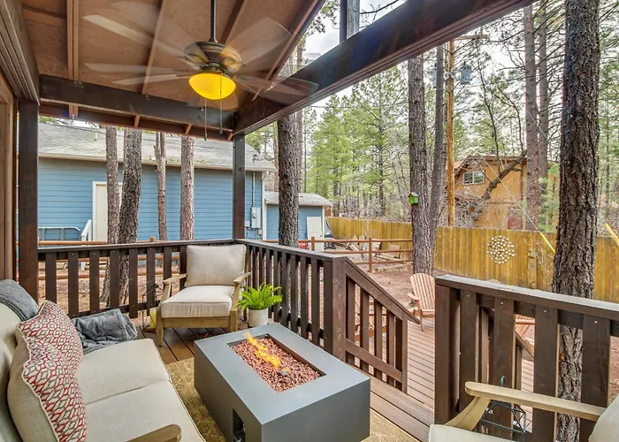 Updated Deck & Fireside Table: Pinetop Holiday home