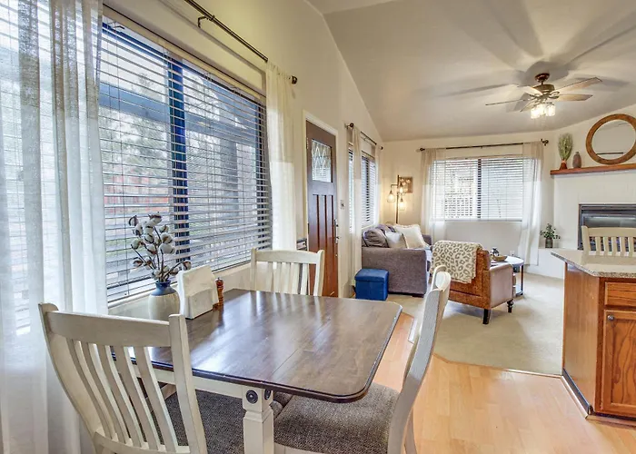 Updated Deck & Fireside Table: Pinetop Holiday home *